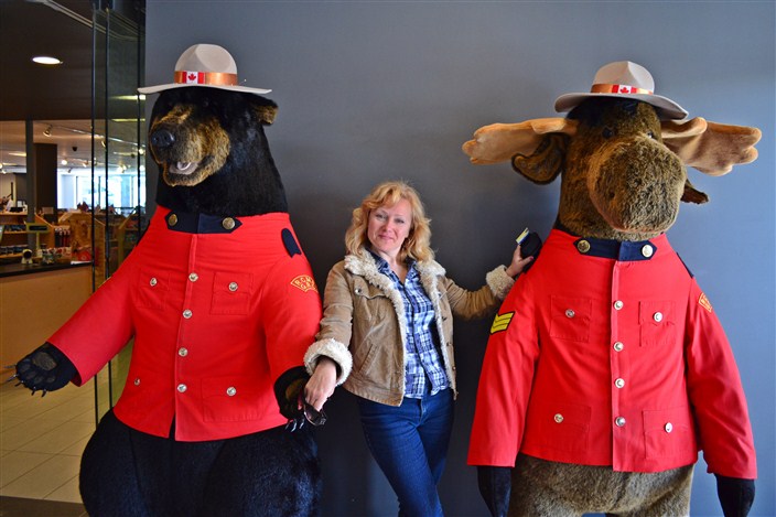 Making new friends at the Columbia Icefield Interpretive Center